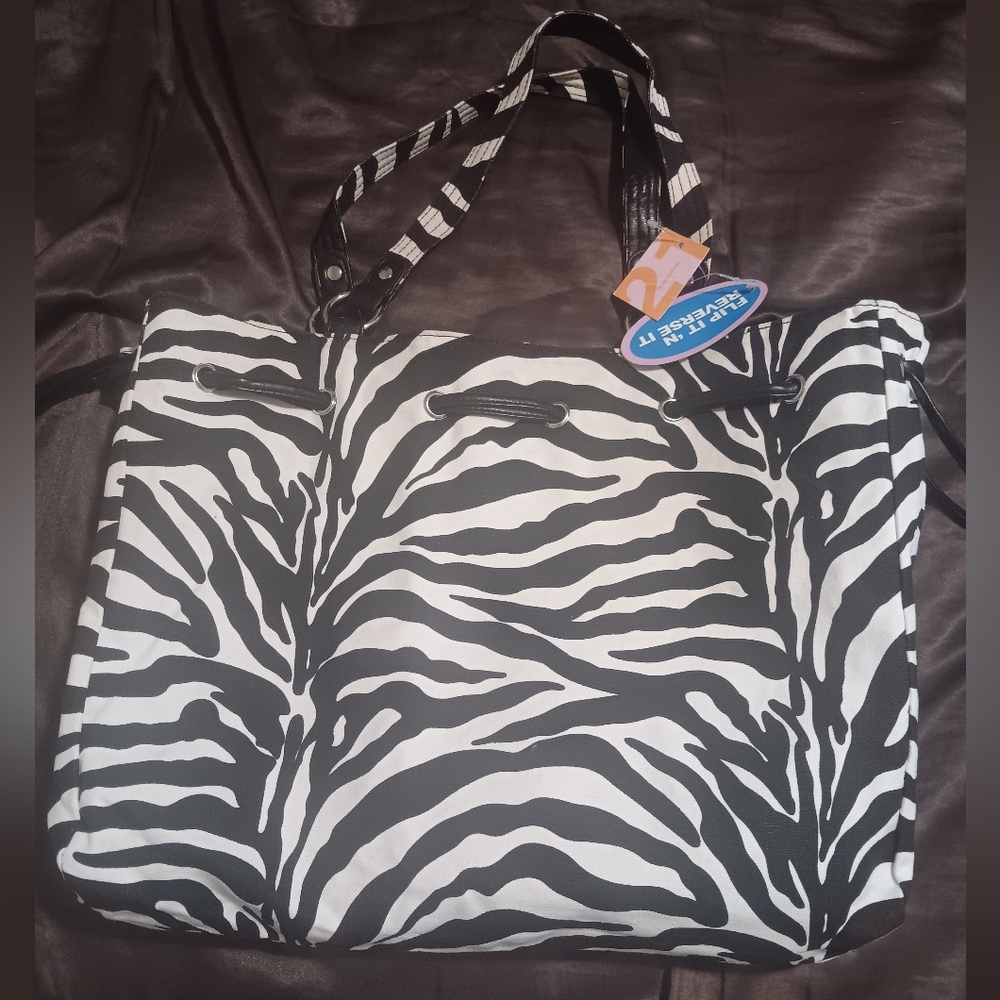 21 Twentyone Zebra Shoulder Canvas Reversible Bag Black/White